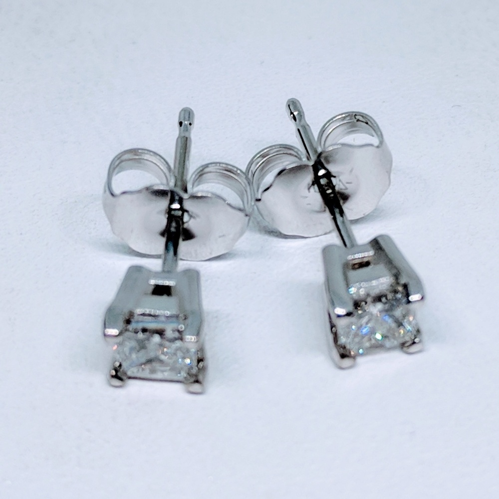 Earrings whith 0.50 ct Princess Diamonds sv1